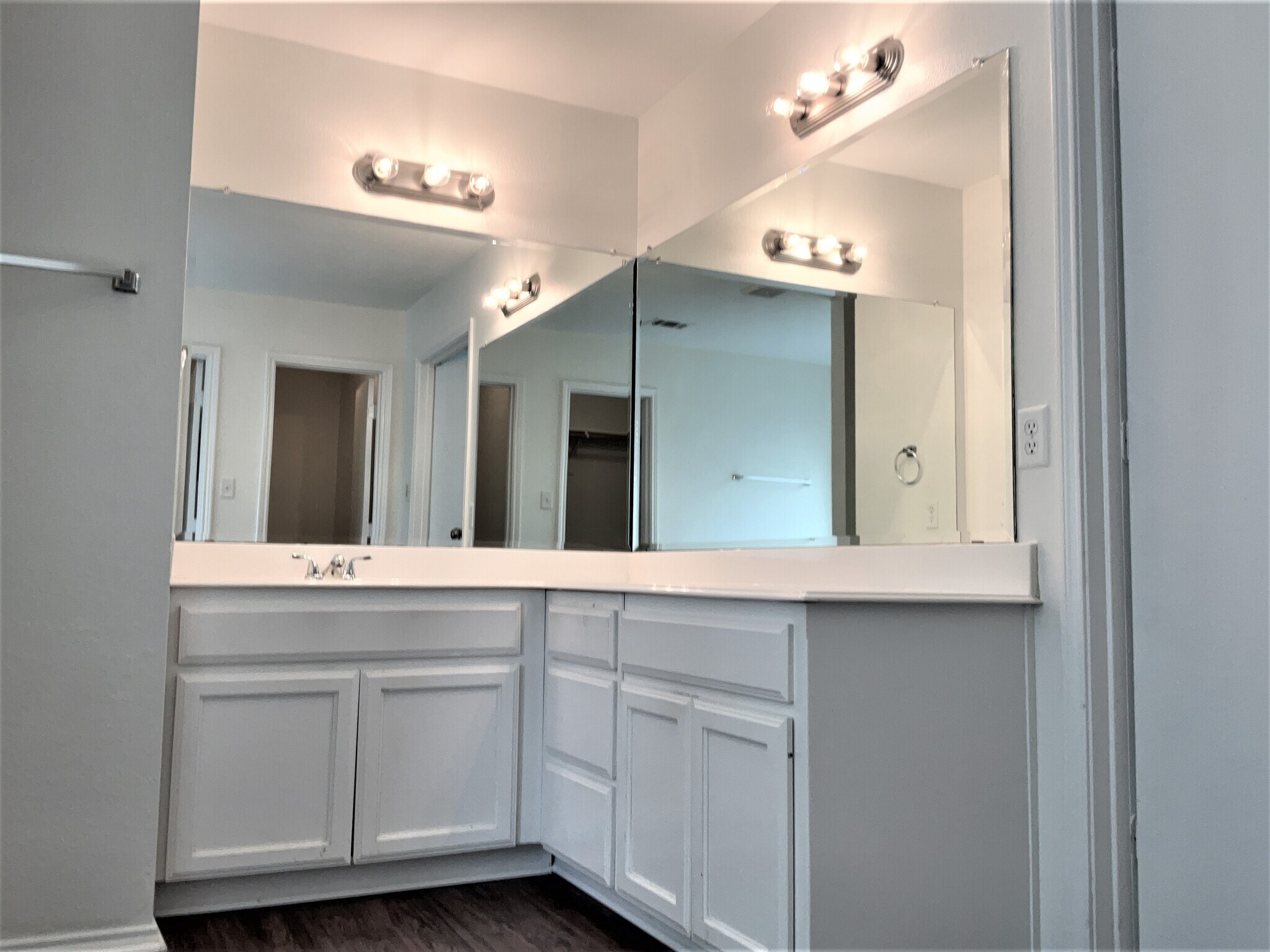 Building Photo - 1212 Gardenia Ln