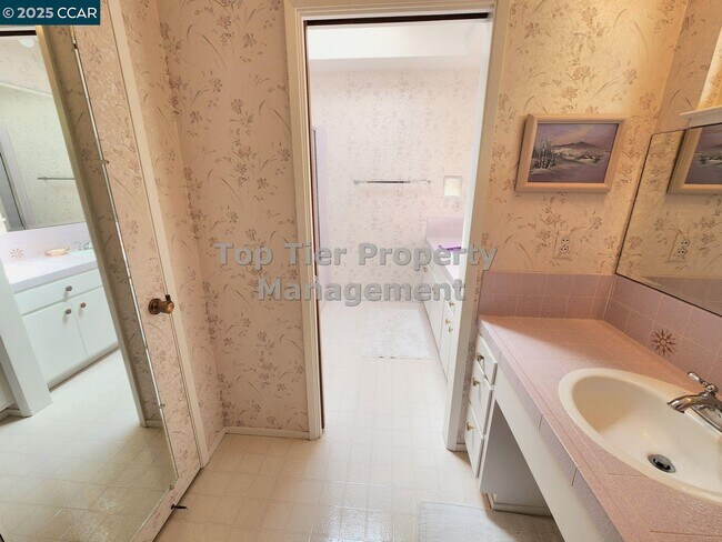 Building Photo - 171 Via Bonita