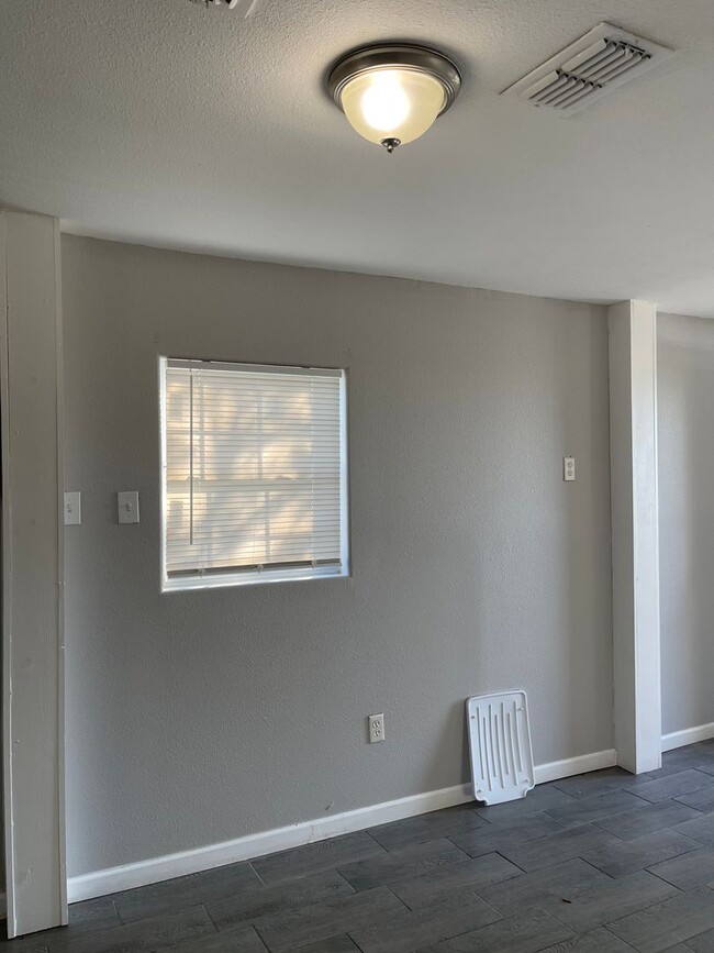 Building Photo - All bills included! Sec 8 Approved