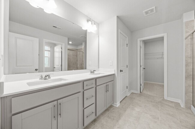 Building Photo - Charming 3BD/2.5BA Located In raleigh NC!!!