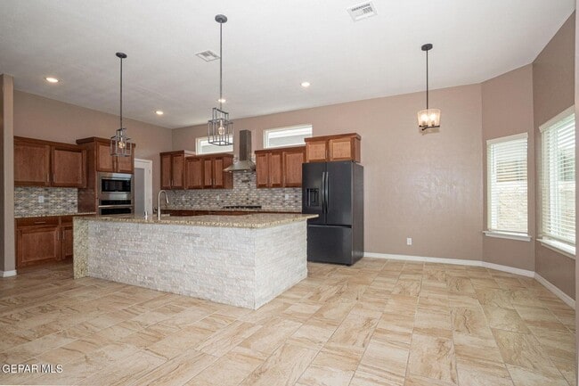 Building Photo - 2241 Tierra Delmonte Dr