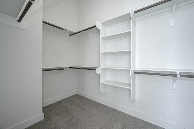 Building Photo - 8930 Spring Knoll Forest Dr