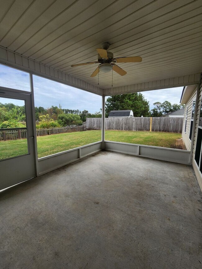 Building Photo - Spacious 4BD/2BA Home in Hahira with Screened Porch & Above Ground Pool!
