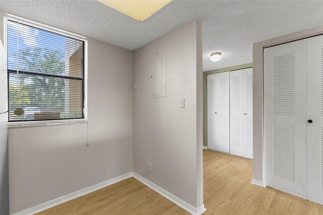 Building Photo - 5200 NW 31st Ave