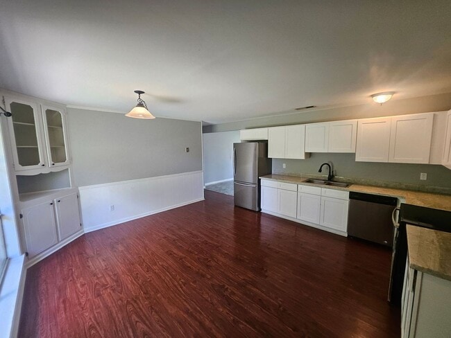 Building Photo - 908 Greenbriar Street