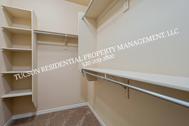 Building Photo - 6070 Wych Elm Pl