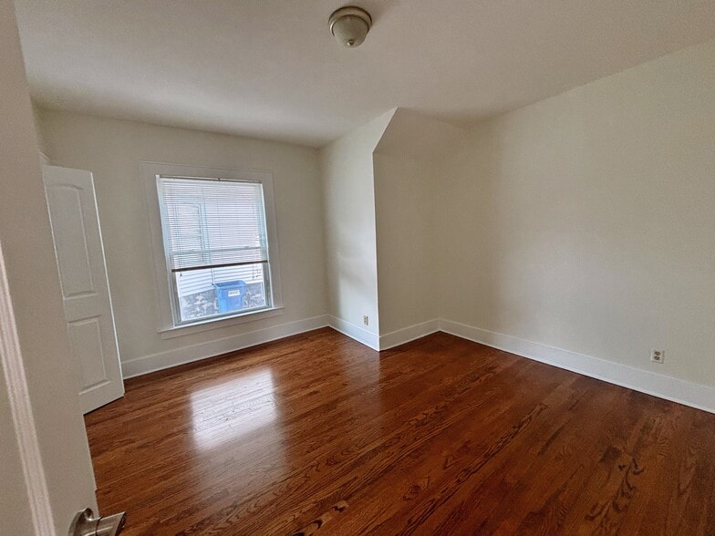 Building Photo - 201 Lillian Ave