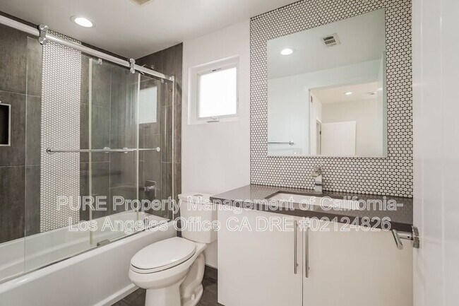 Building Photo - 10706 Camarillo St