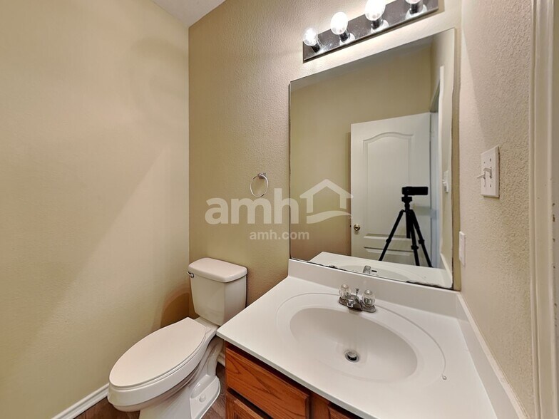 Building Photo - 23007 Airedale Ln