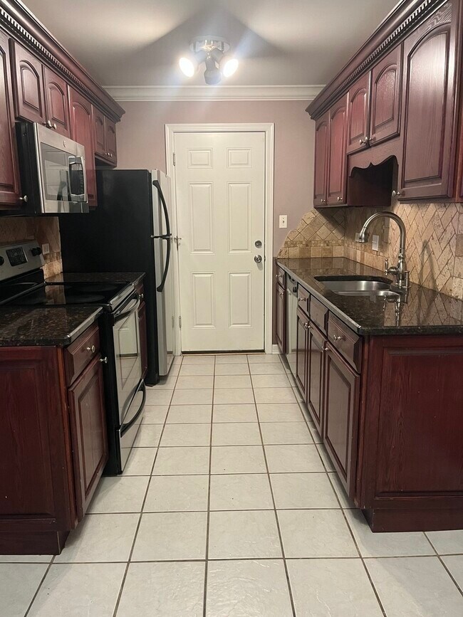 Building Photo - 10620 Brooks Ln