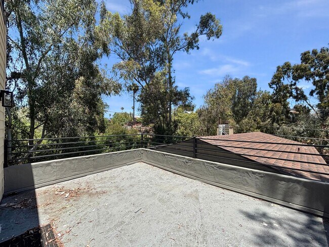 Building Photo - Charming & Spacious 2BD/2.5BA House in Nor...