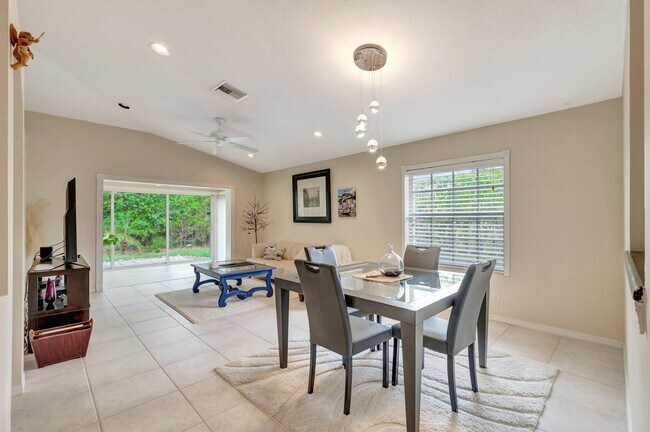 Building Photo - 14211 W La Sedona Cir