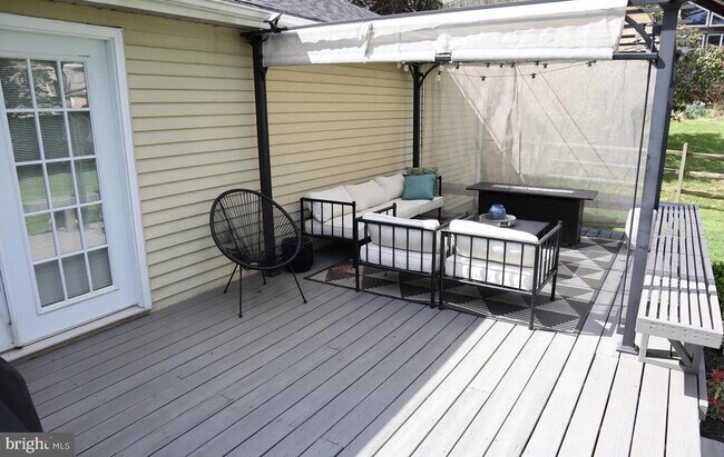 Building Photo - 15826 Anamosa Dr