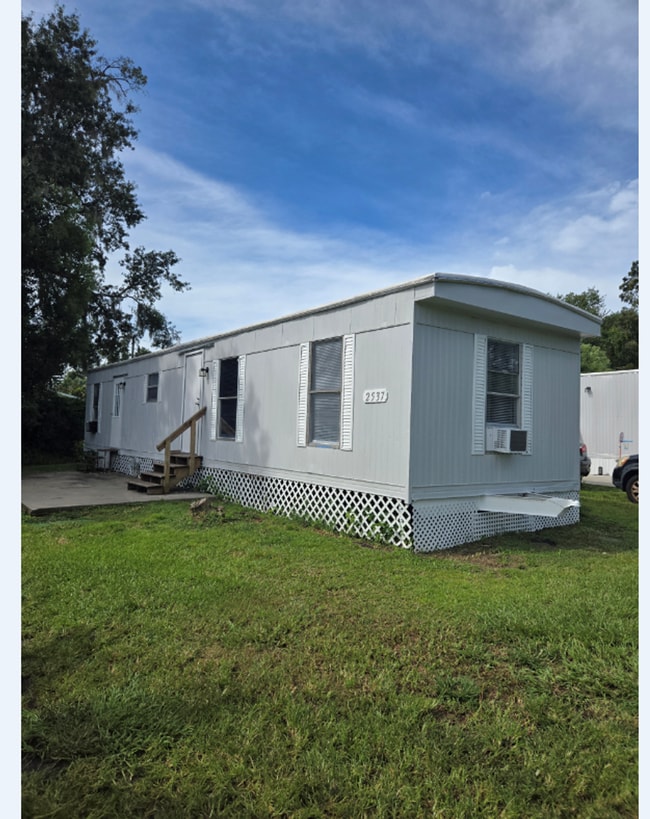 Building Photo - 2 Bedroom 1 Bath Mobile Home