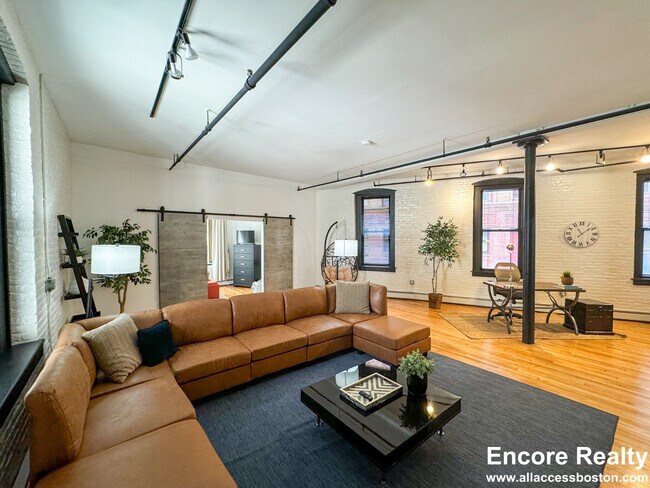 Building Photo - 19 Stanhope St