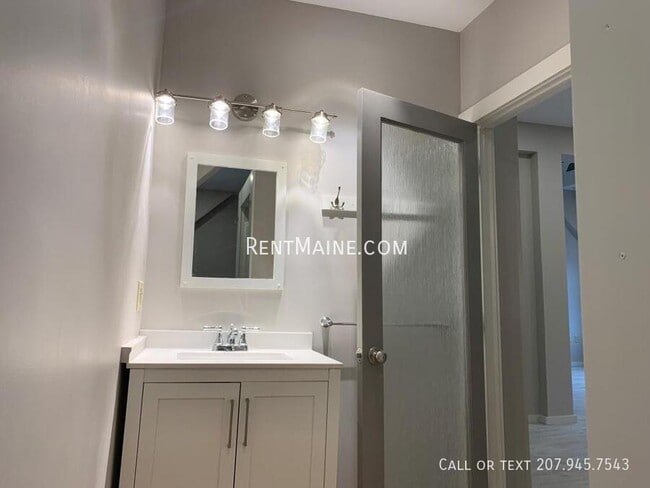 Building Photo - 38 Railroad St