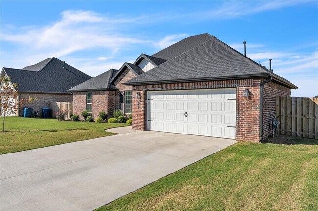 Building Photo - 2401 Abbott Ln