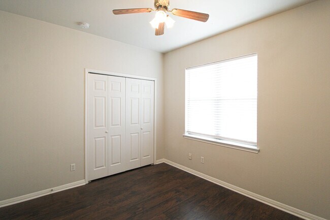 Building Photo - 530 Dukeway Dr