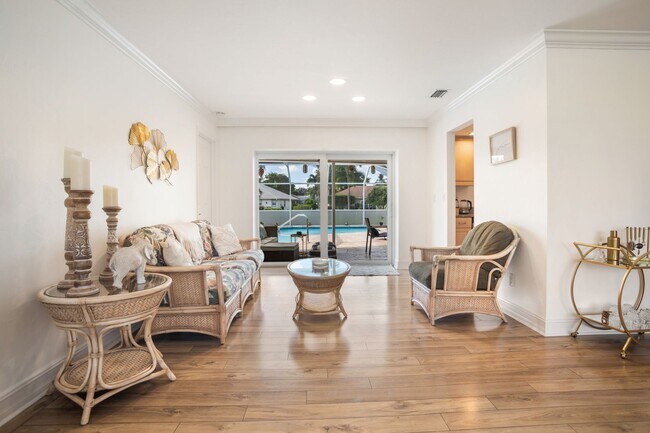 Building Photo - ** VICTORIA PARK ** 4 BED / 2 BATH - POOL ...