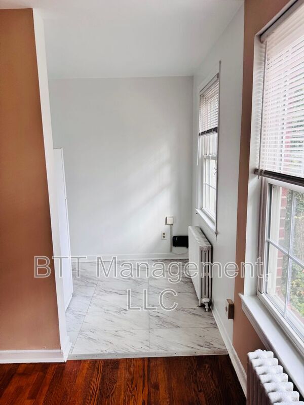 Building Photo - 8400 Greenwood Ave