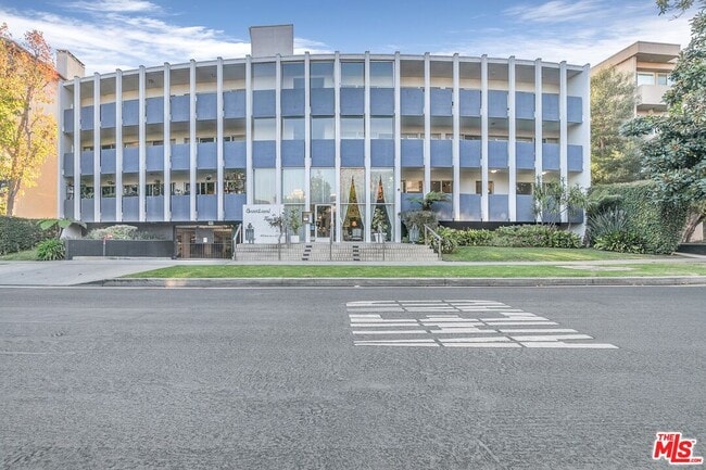 Building Photo - 825 S Gretna Green Way