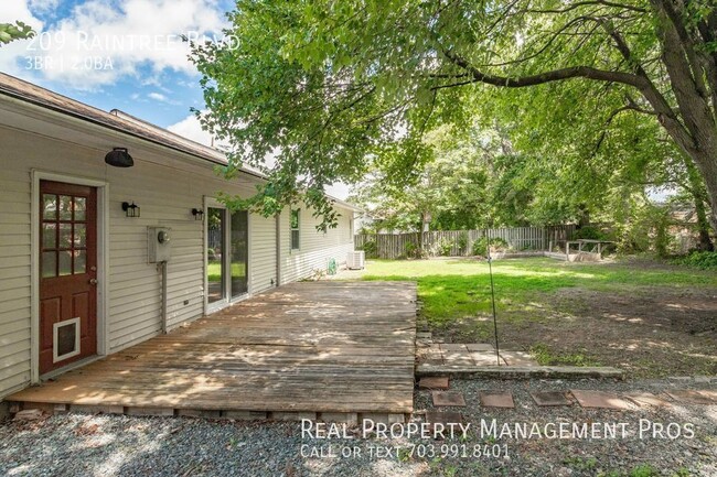 Building Photo - 209 Raintree Blvd