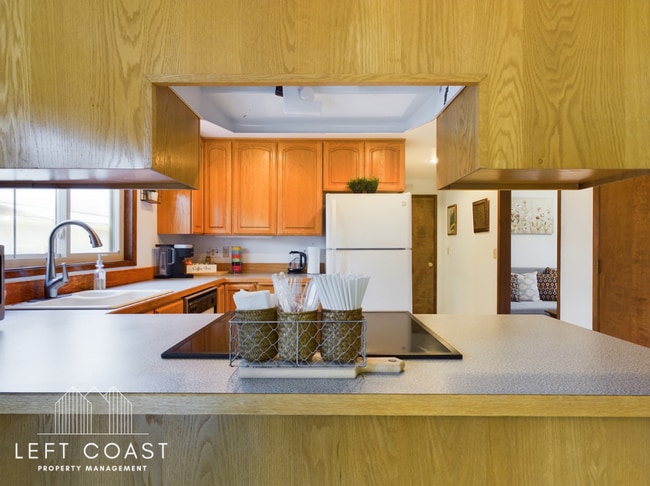 Building Photo - 890 SW 7th St