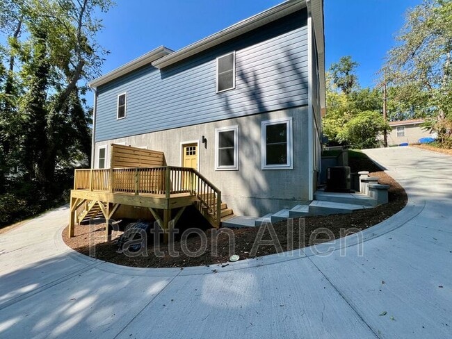 Building Photo - 10 Deaver Park Cir