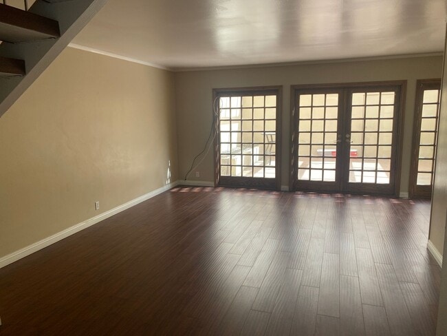 Building Photo - Townhome featuring a vintage floor plan