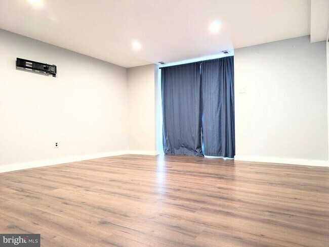 Building Photo - 3746 S Hereford Ln