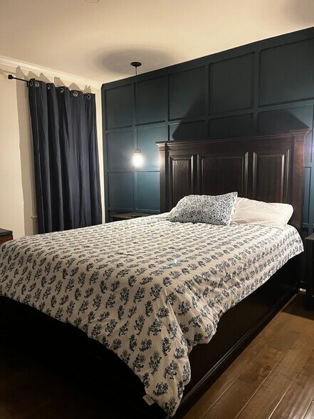 Building Photo - 213 Sutton Way