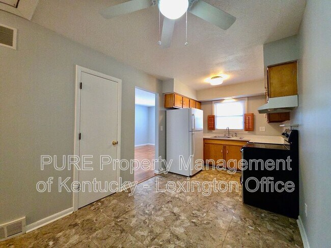 Building Photo - 3510 Lansdowne Dr