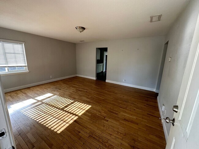 Building Photo - 204 Emerson Ave