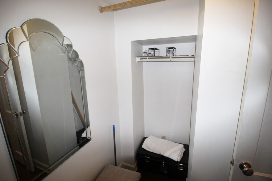 Building Photo - 1205 Saint Charles Ave