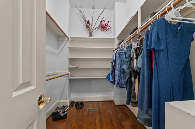 Building Photo - 450 Cox Rd