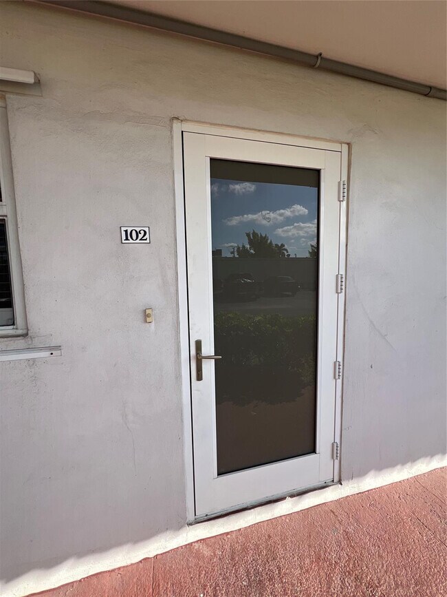 Building Photo - 6005 Del Lago Cir