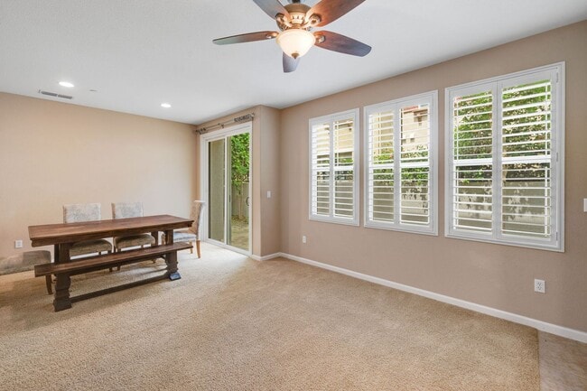 Building Photo - 3BR/3BA Folsom Condo with Fireplace + 2 Car Garage