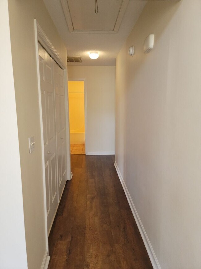 Building Photo - Beachside Living in Surfside – 3BR/2BA Cor...