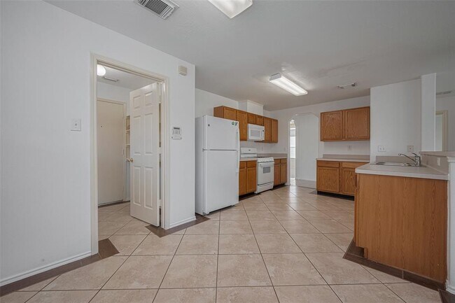 Building Photo - 6814 Shallow River Ct