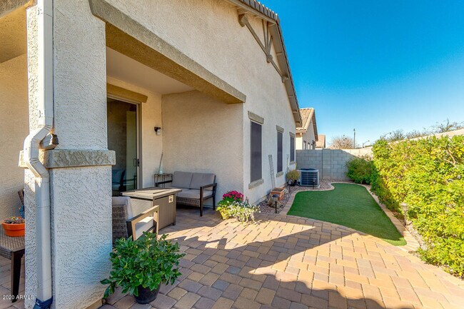 Building Photo - 1051 S Pheasant Dr