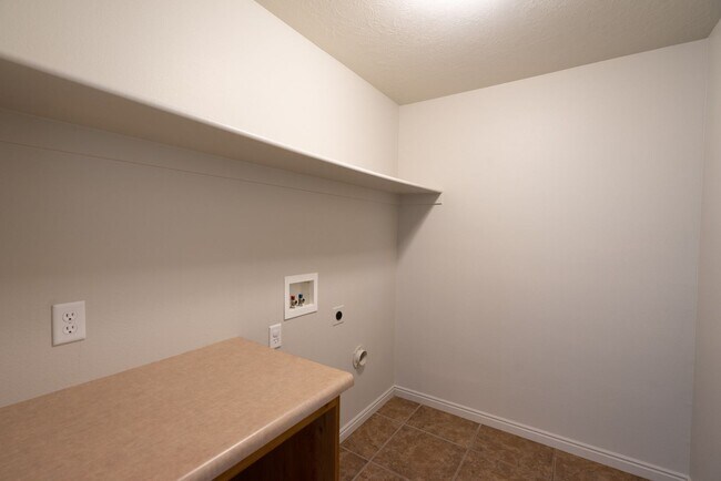 Building Photo - Beautiful 3 Bedroom Home Near Snow Canyon Parkway