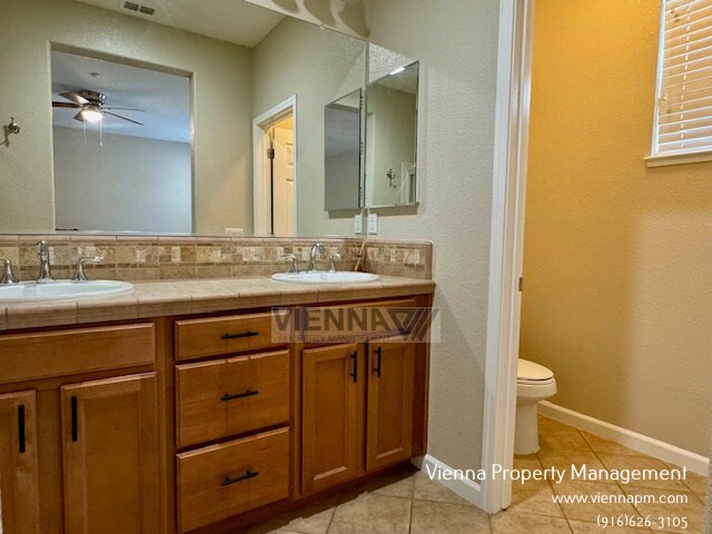 Building Photo - 2108 Las Palomas Loop