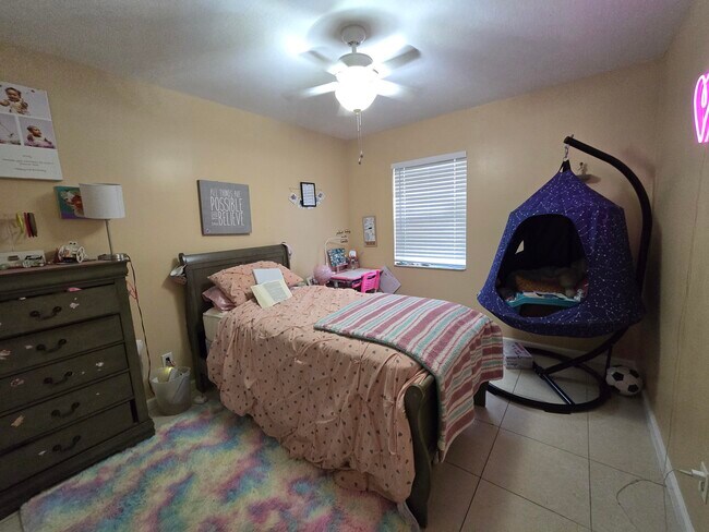 Building Photo - 1155 White Pine Dr