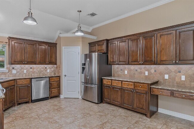 Building Photo - 133 Lone Oak Dr
