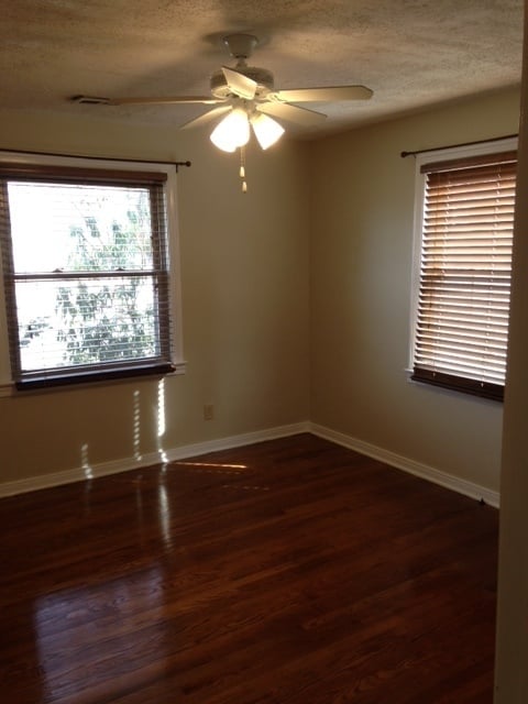 Building Photo - 3 Bedroom / 1 Bath Home - Johnson City, TN