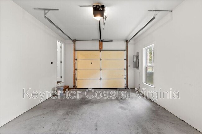 Building Photo - 40 Normandy Ln