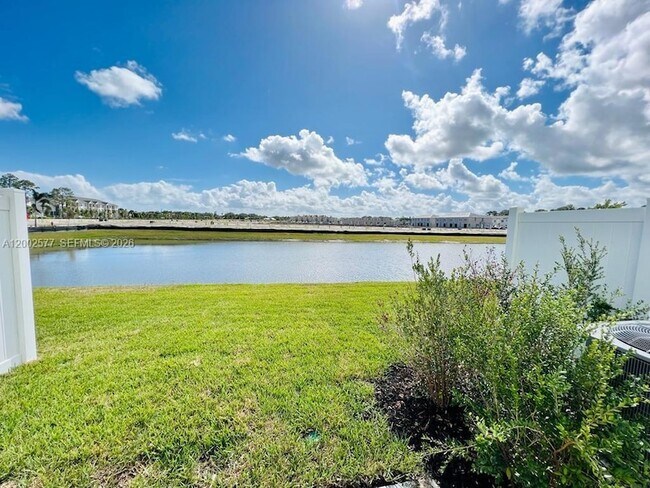 Building Photo - 212 SE Woodbark St