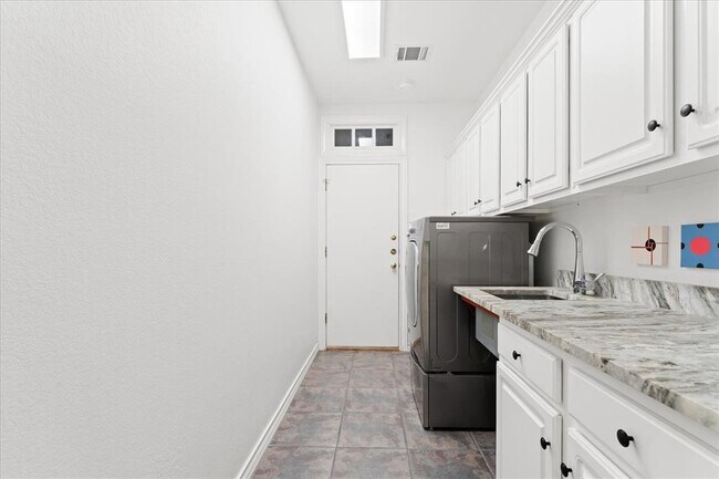 Building Photo - 10502 Grand Oak Dr