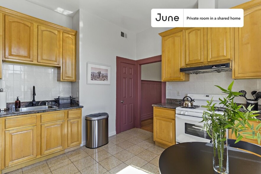 Building Photo - Room in Shared 4 bed/1.5 bath home