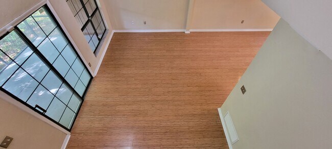 Building Photo - 2 Bedroom/2 Bath Townhome in Rockwood Villas